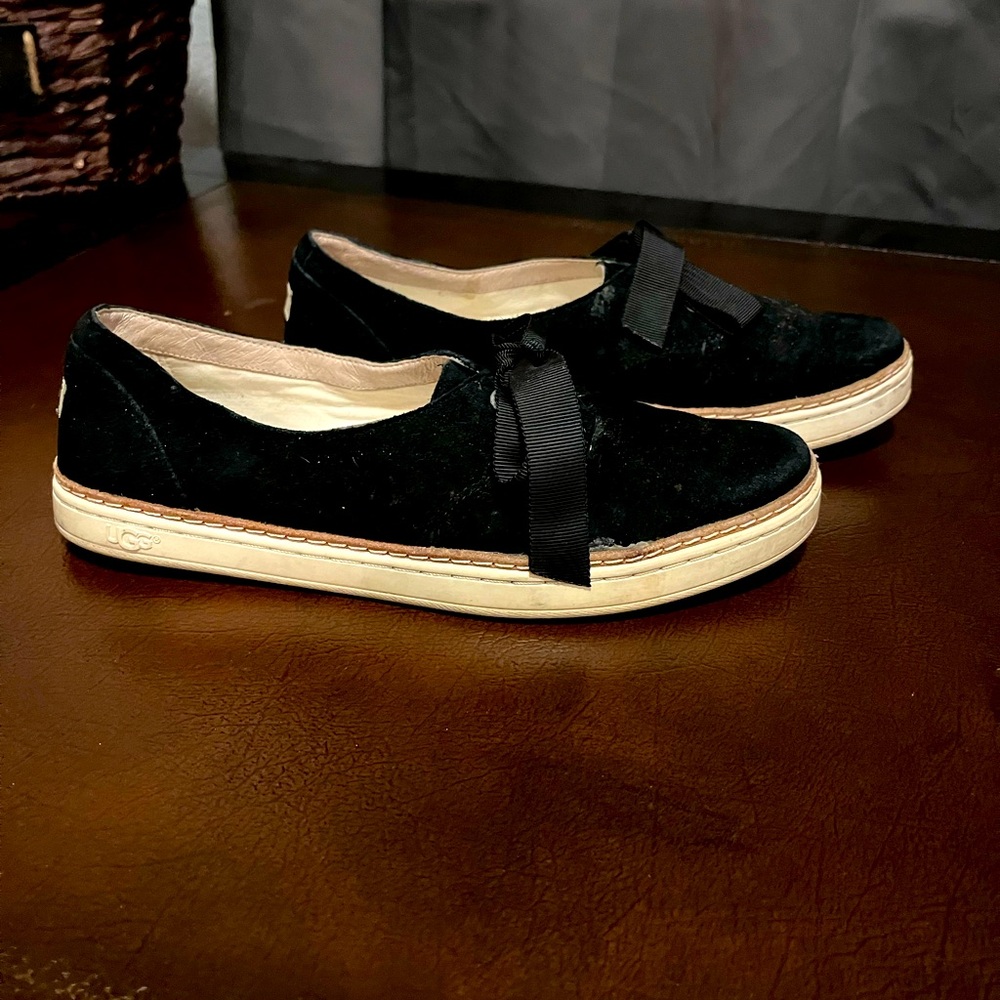 UGG- women’s 7 - low top stepper